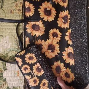 “Kate Spade“  Duplicate Sunflower Purse 2 Pieces